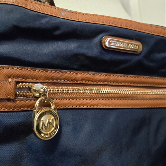 Michael Kors Navy Blue and Tan Crossbody Bag - Picture 5 of 8